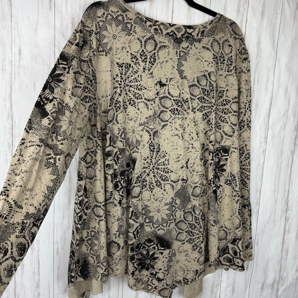 Peruvian Connection XL taupe Floral Lace Pattern Top - Picture 6 of 7